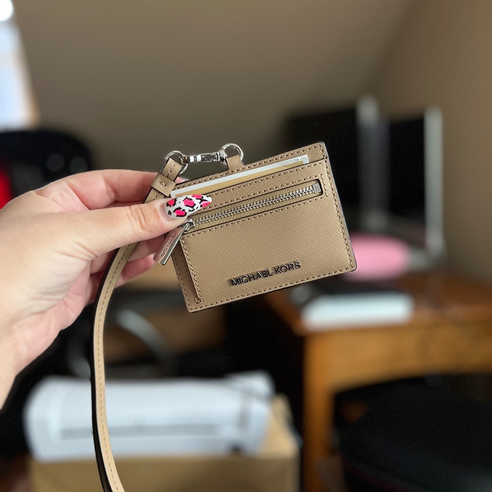 NEW‼️ MICHAEL KORS Jet Set Travel Saffiano Leather Card Case Lanyard NWT - Picture 2 of 16
